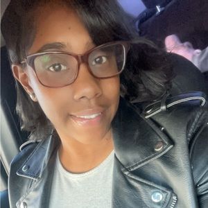 Meet your Posher, Bee